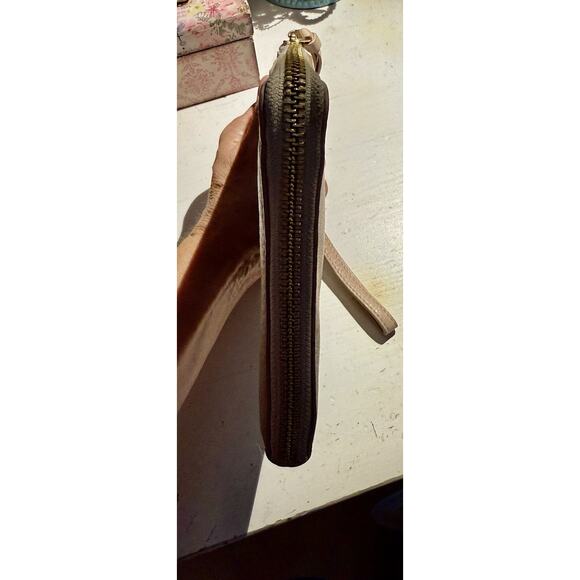 Tory Burch Britten Zip Pouch Tan Pebbled Leather Wristlet Wallet Wrist Strap - Picture 9 of 10